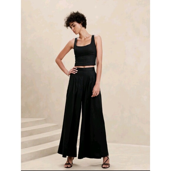 Banana Republic Black Crop Top - Picture 2 of 8